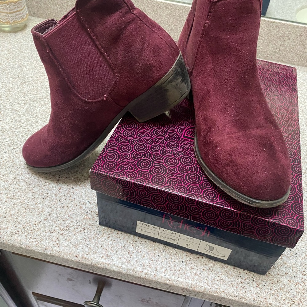 Refresh Tildon-03 Burgundy Women’s pull-on ankle boots size 8.5